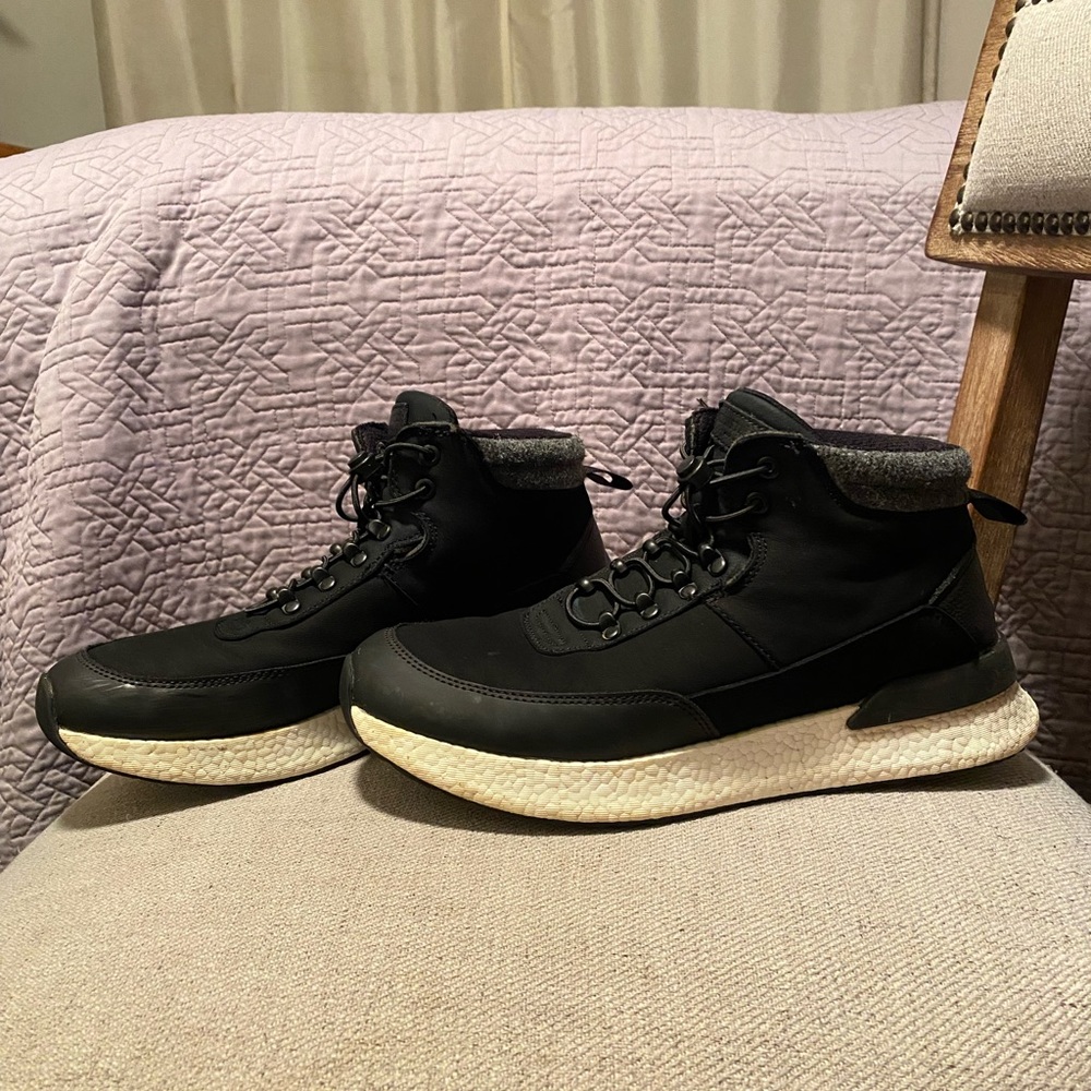 Kenneth Cole Life Lite Hiker